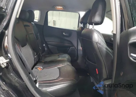 2017 Jeep Compass Trailhawk z USA, uszkodzony, nr VIN 3C4NJDDB4HT624744